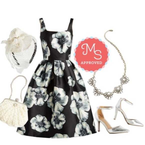 Chi Chi Black and White Pin Up 50s Floral Flare Crinoline Mini Dress Size 6 - Picture 11 of 11